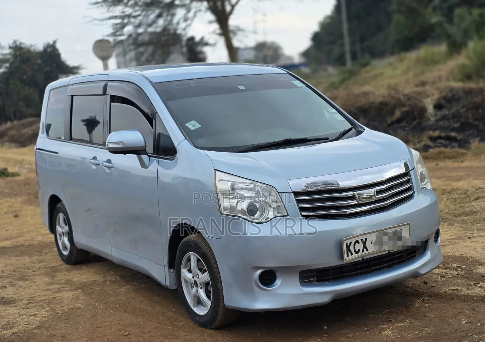 Toyota Noah 2012 Blue