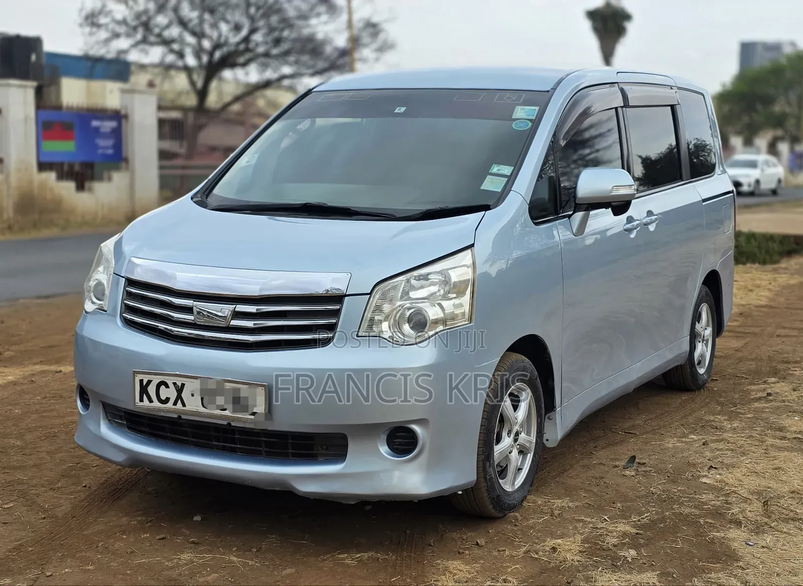 Toyota Noah 2012 Blue