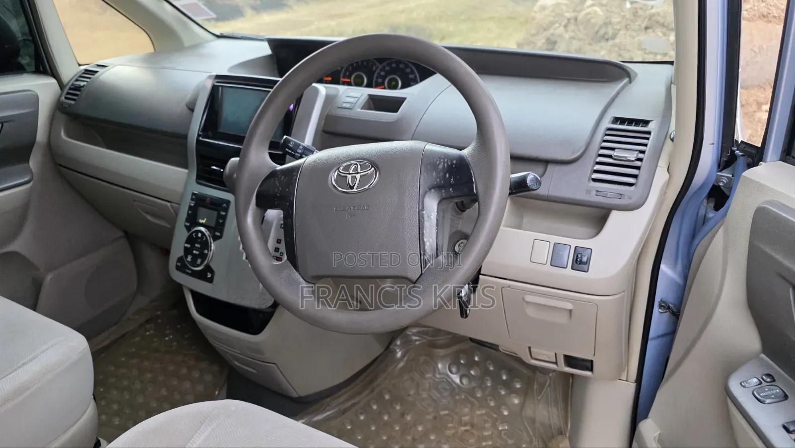 Toyota Noah 2012 Blue