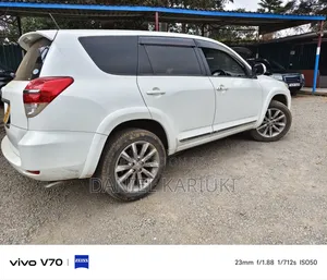 Toyota Vanguard 2013 Pearl