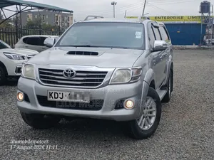 Toyota Hilux 3.0 D-4D 4x4 2015 Silver