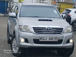 Toyota Hilux 3.0 D-4D 4x4 2015 Silver