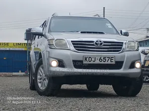 Toyota Hilux 3.0 D-4D 4x4 2015 Silver