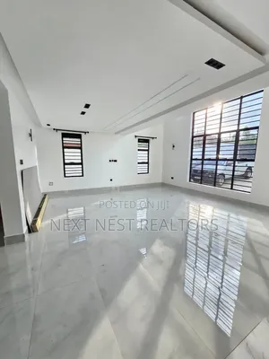 5bdrm Townhouse/Terrace in Kasphat, Runda for sale