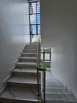 5bdrm Townhouse/Terrace in Kasphat, Runda for sale