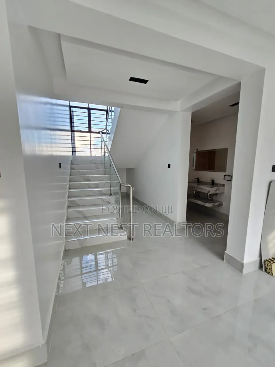 5bdrm Townhouse/Terrace in Kasphat, Runda for sale