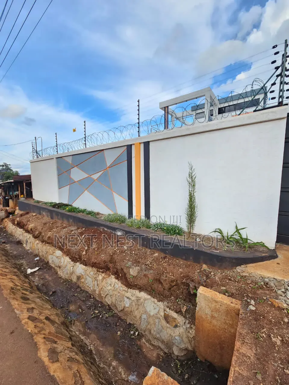 5bdrm Townhouse/Terrace in Kasphat, Runda for sale
