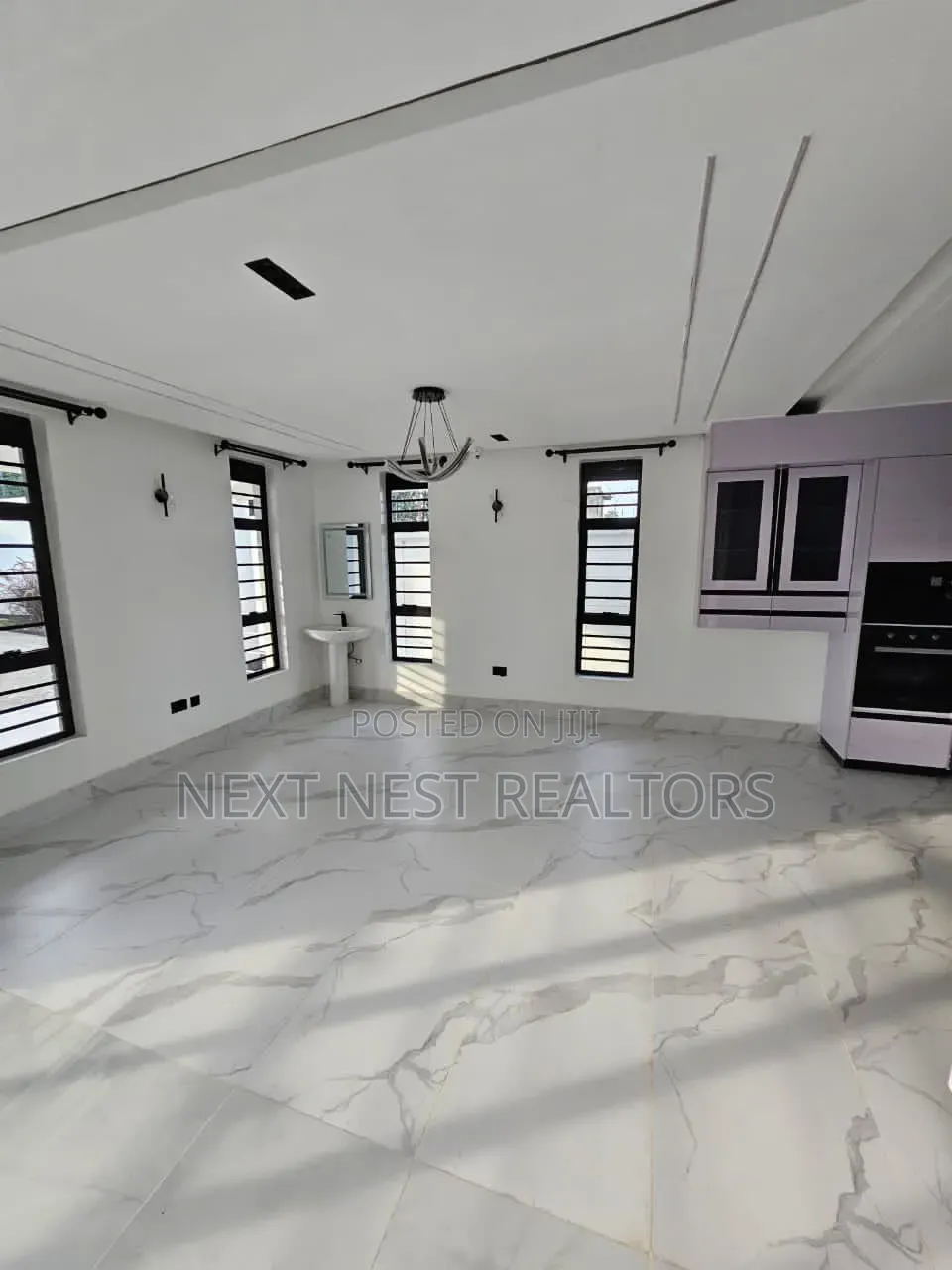 5bdrm Townhouse/Terrace in Kasphat, Runda for sale