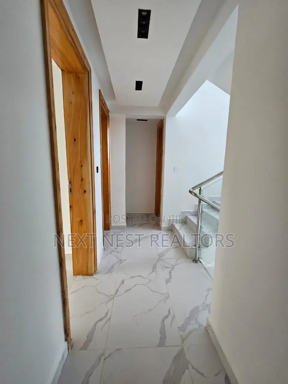5bdrm Townhouse/Terrace in Kasphat, Runda for sale