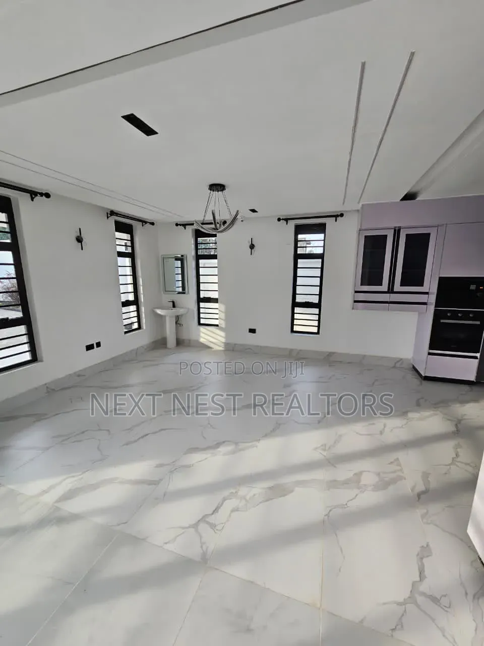 5bdrm Townhouse/Terrace in Kasphat, Runda for sale