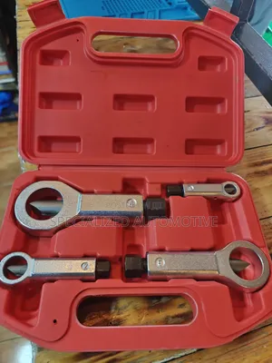 Damaged Bolt and Nut Splitter Extractor Remover Kit