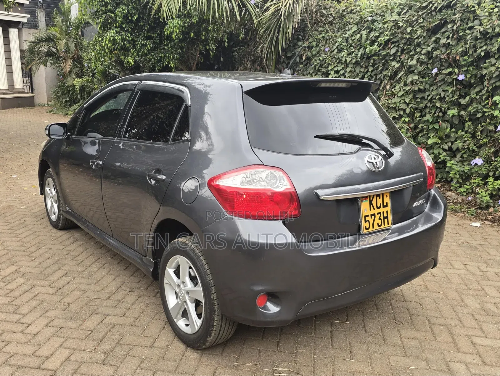 Toyota Auris 2010 Gray