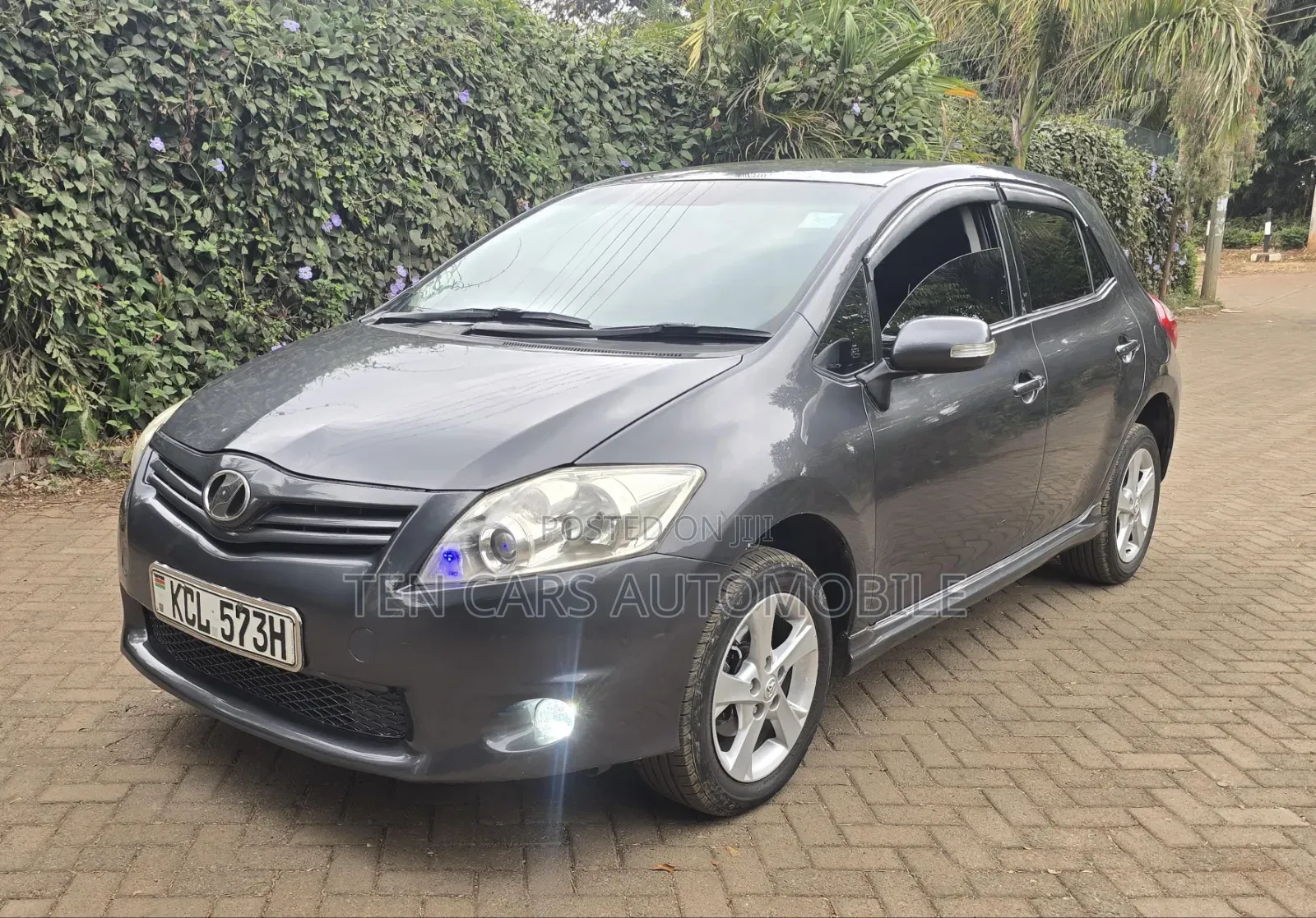 Toyota Auris 2010 Gray