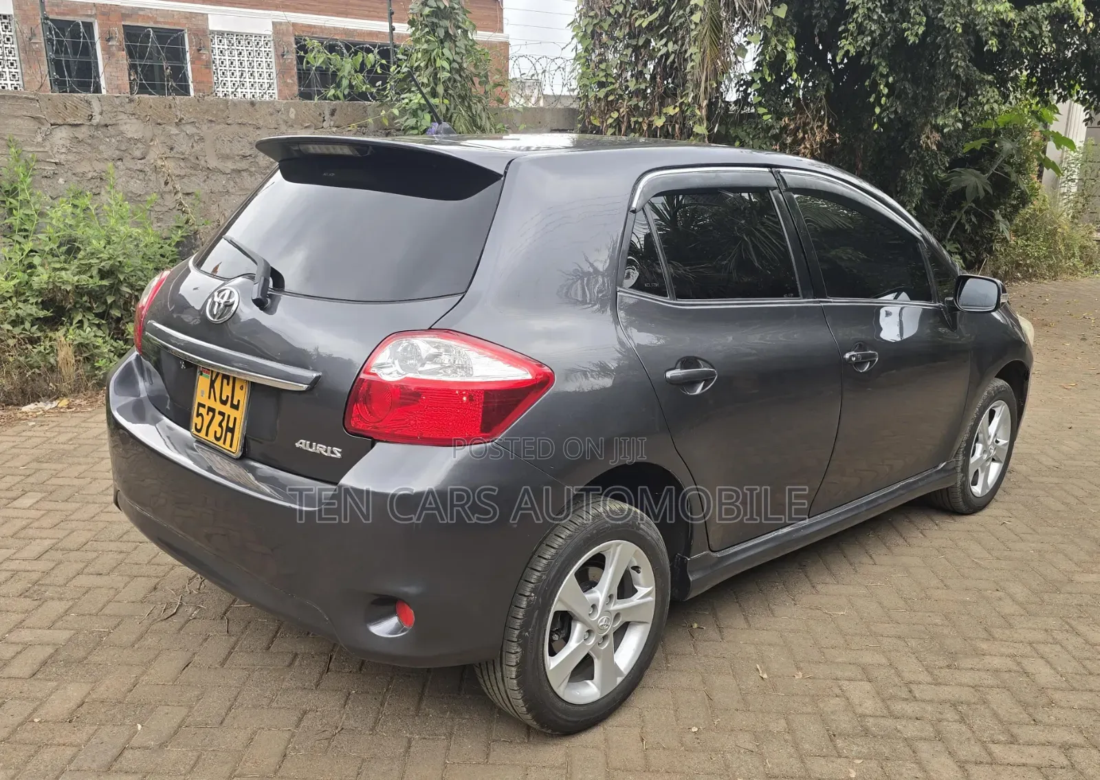 Toyota Auris 2010 Gray