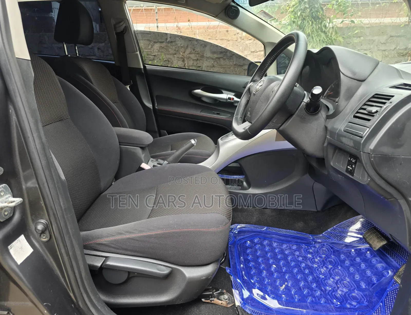 Toyota Auris 2010 Gray
