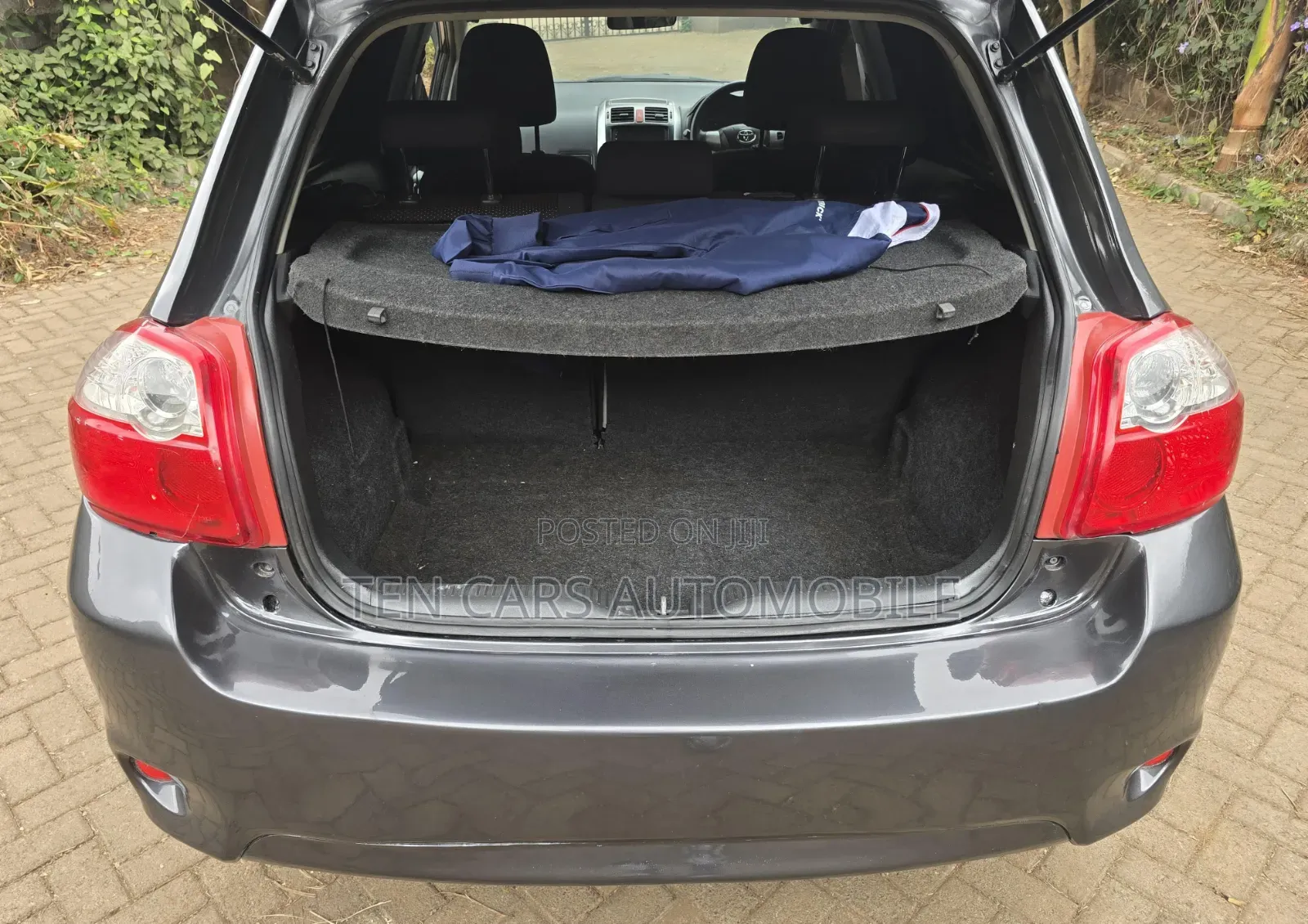 Toyota Auris 2010 Gray