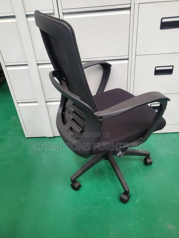 Black Mesh Office Chair With Curved Lumbar Support - thumbnail 2