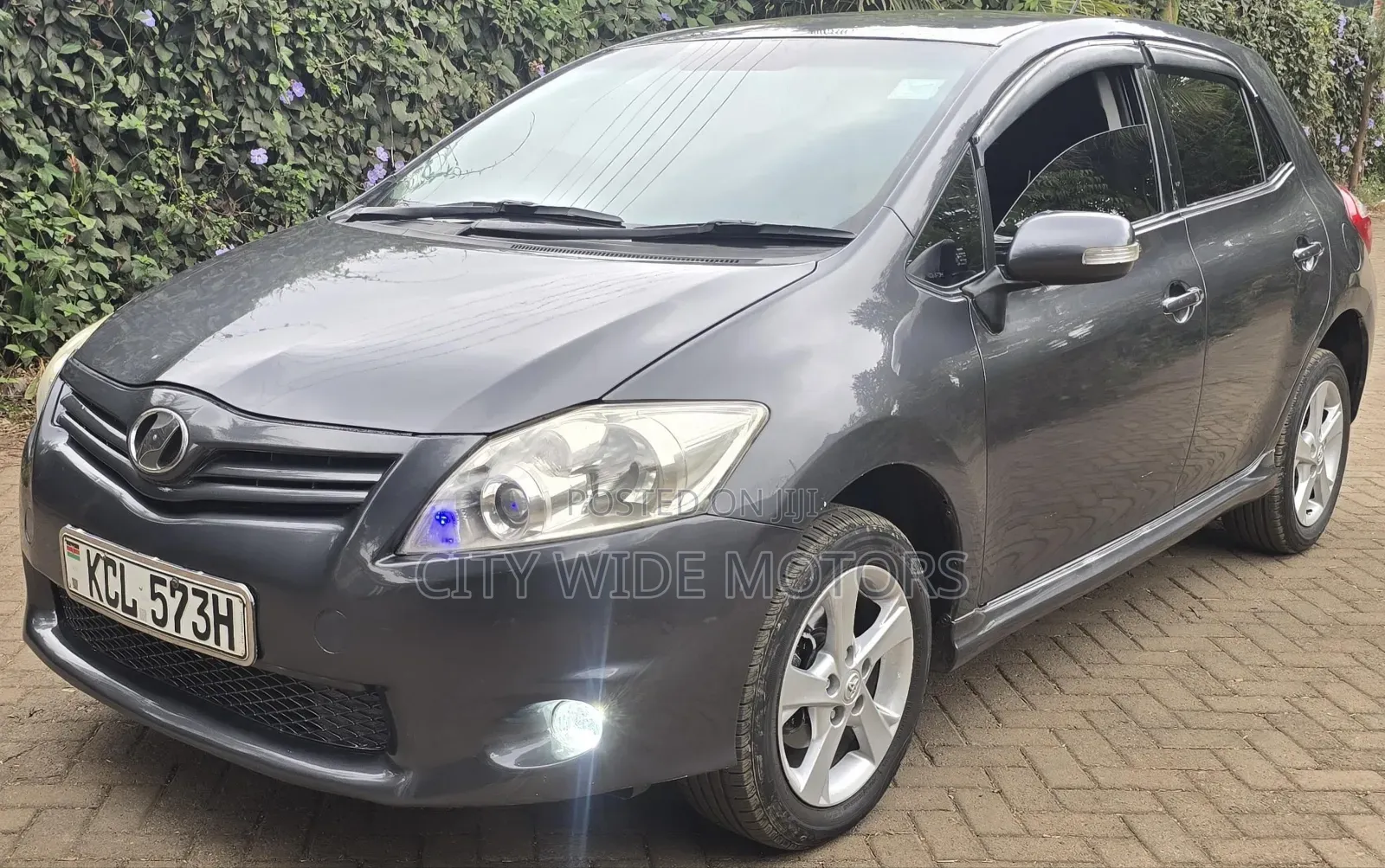 Toyota Auris 2010 Gray