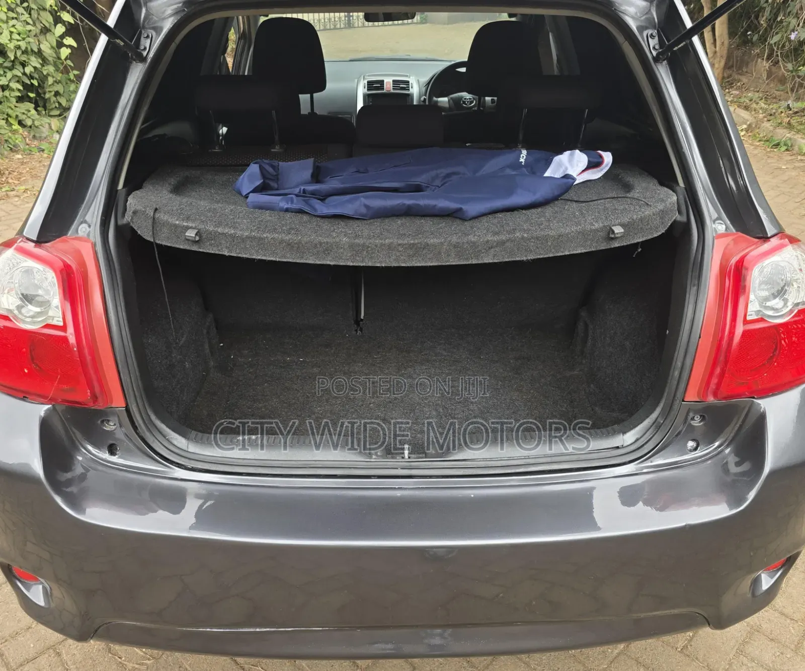 Toyota Auris 2010 Gray