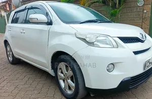 Toyota IST 2009 White