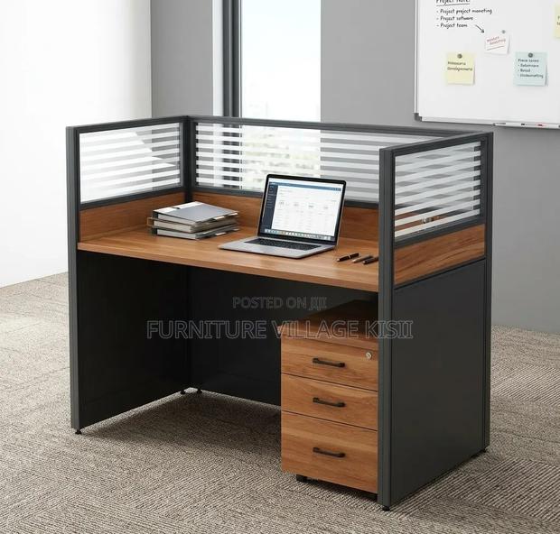 Working Station; 1- Way Modern Working Station - thumbnail 2