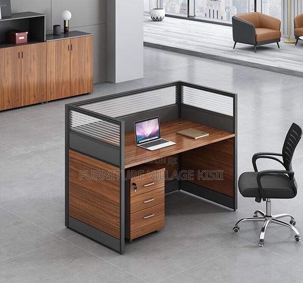Working Station; 1- Way Modern Working Station