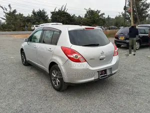 Nissan Tiida 2012 Silver