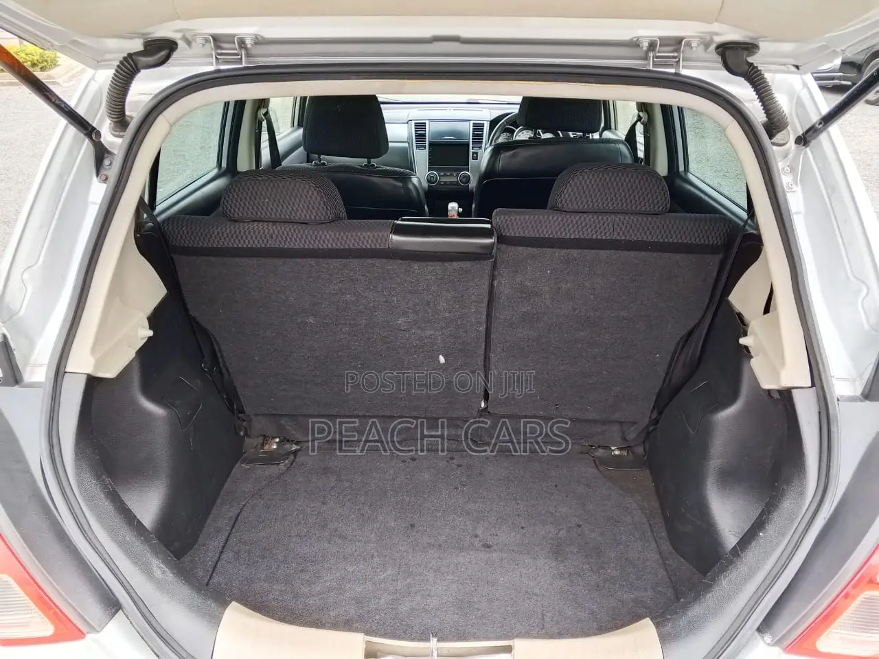 Nissan Tiida 2012 Silver