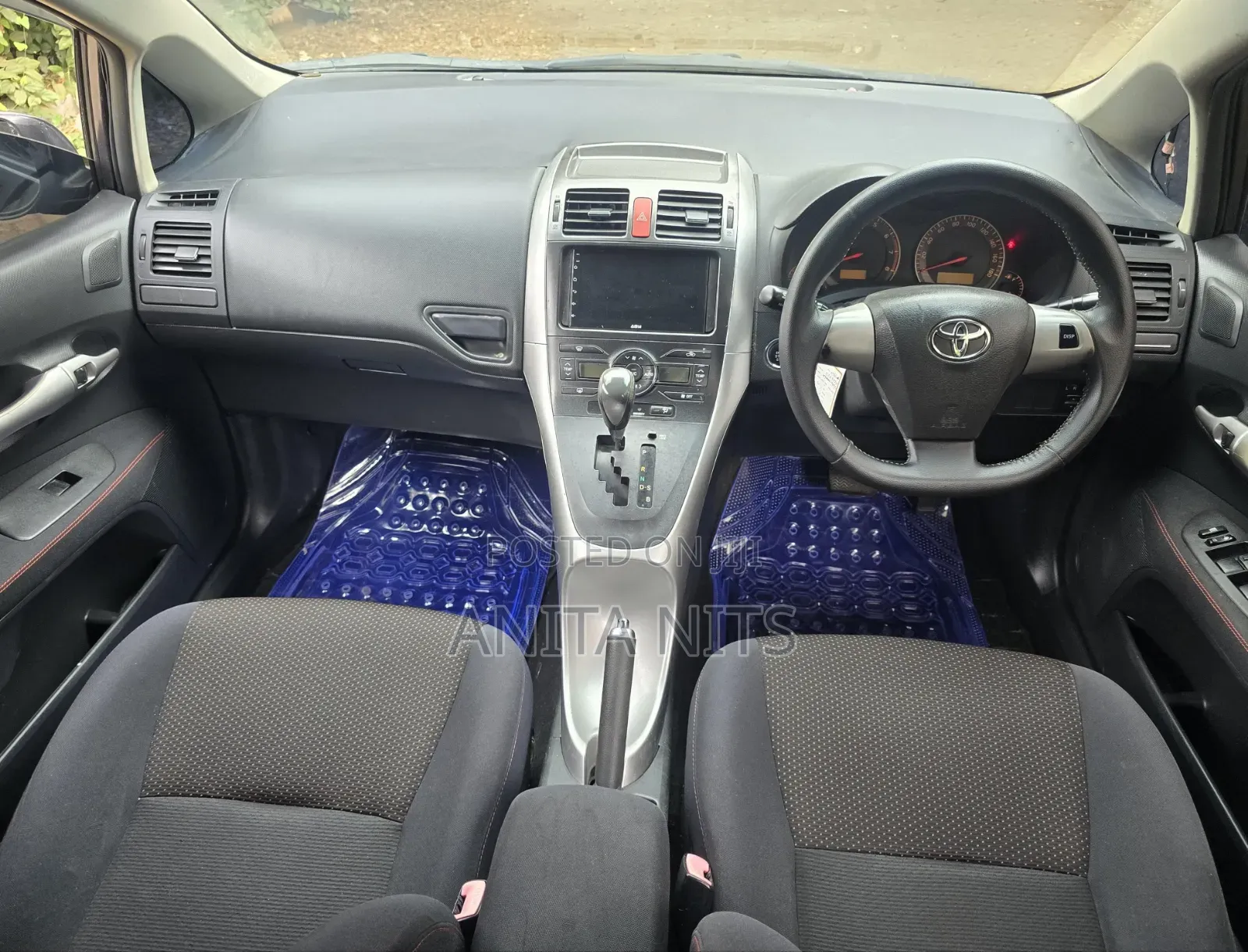 Toyota Auris 2010 Gray