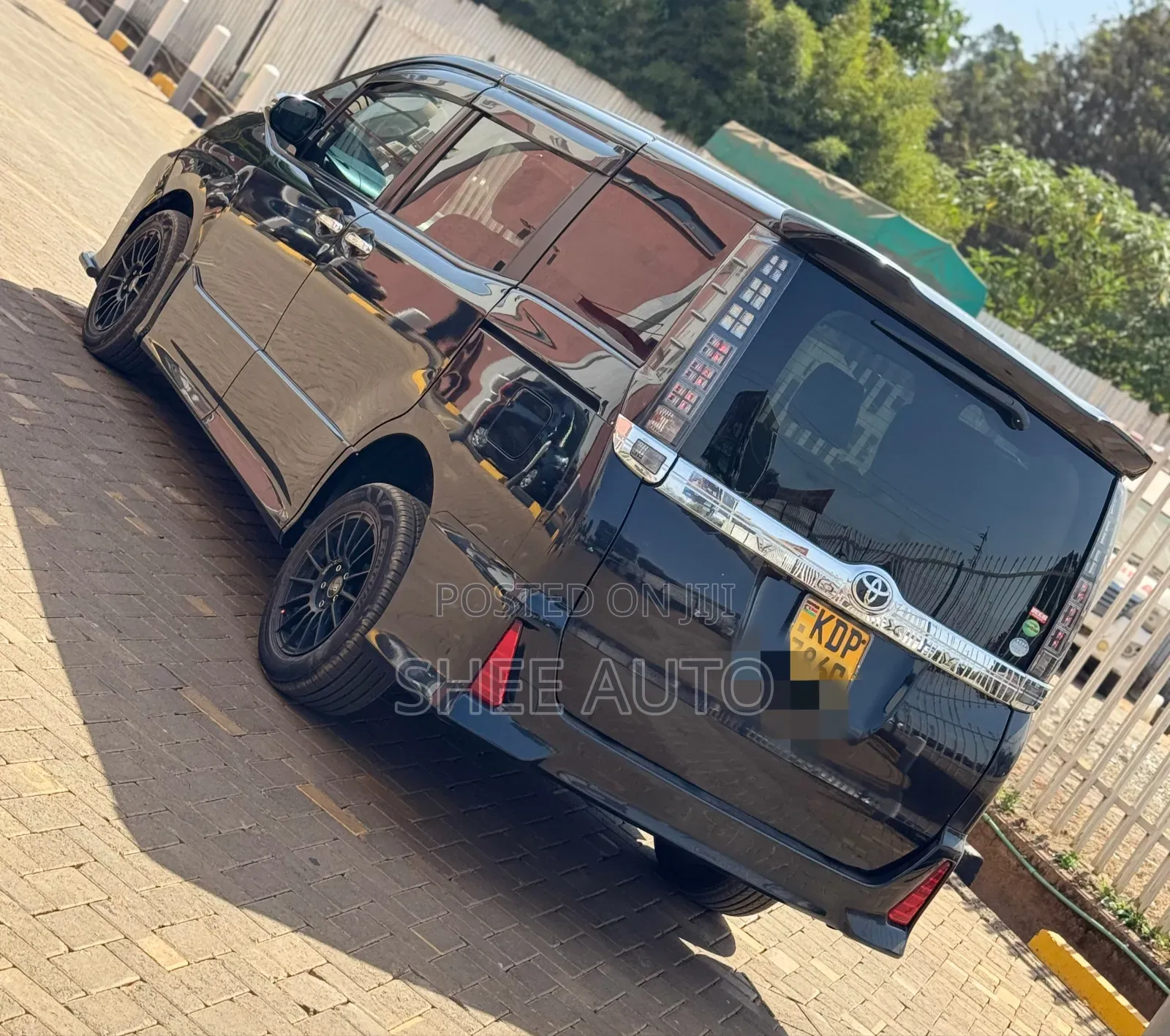 Toyota Noah 2016 Black
