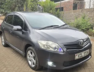 Toyota Auris 2010 Gray