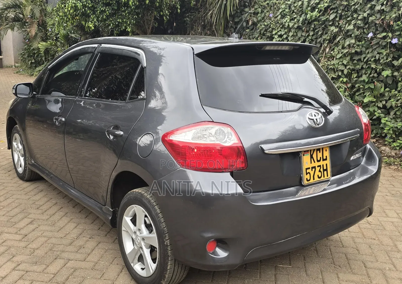 Toyota Auris 2010 Gray