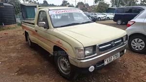 Toyota Hilux 1994 Off white