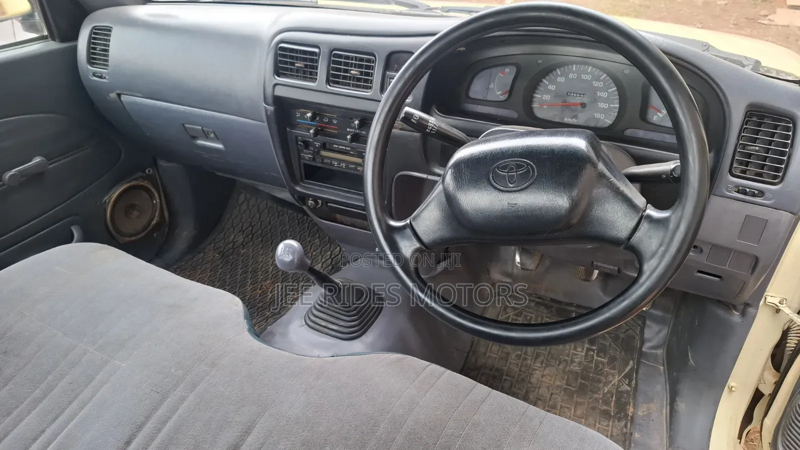 Toyota Hilux 1994 Off white