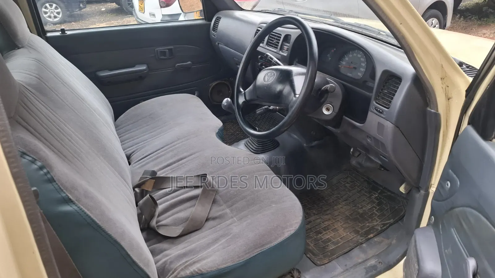 Toyota Hilux 1994 Off white