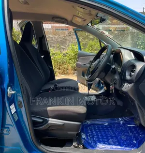 Toyota Vitz 2017 Blue