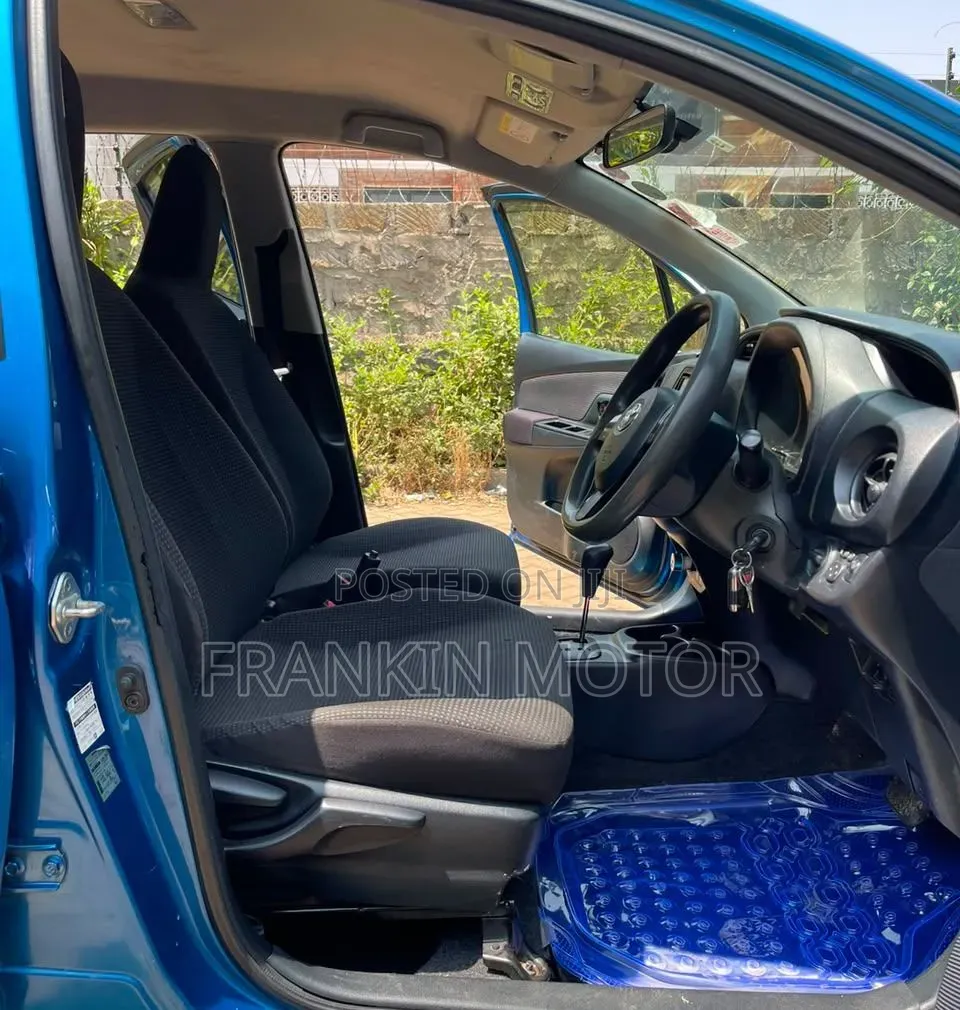 Toyota Vitz 2017 Blue