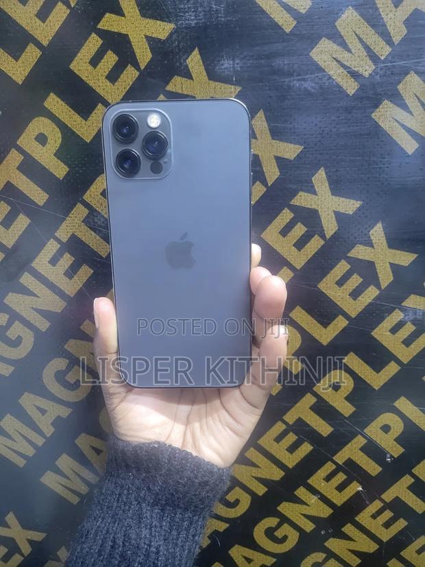 Apple iPhone 12 Pro 256 GB Black - main view