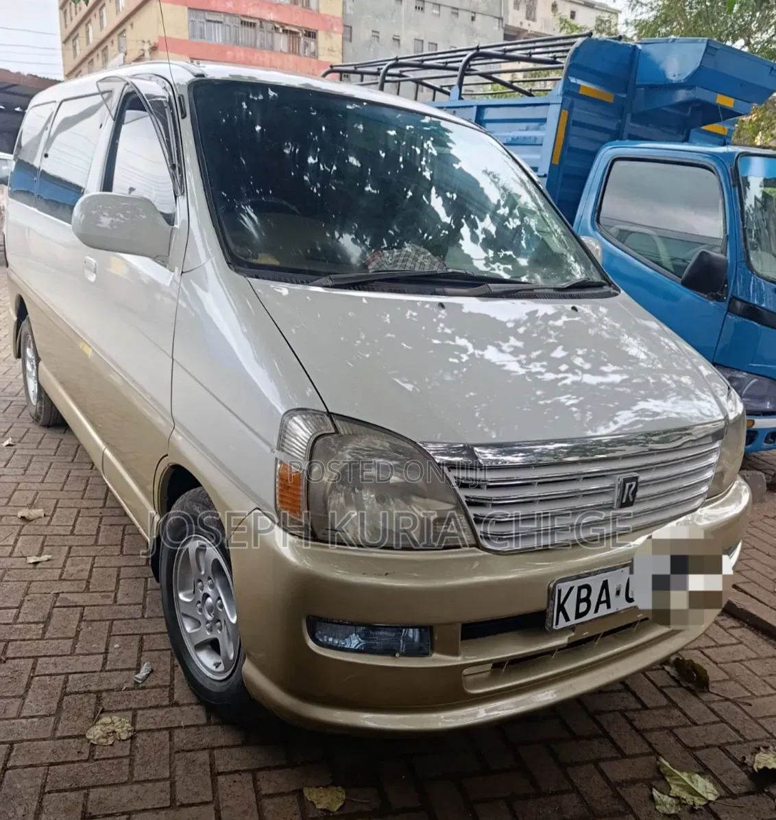 Toyota Regius 1998 White