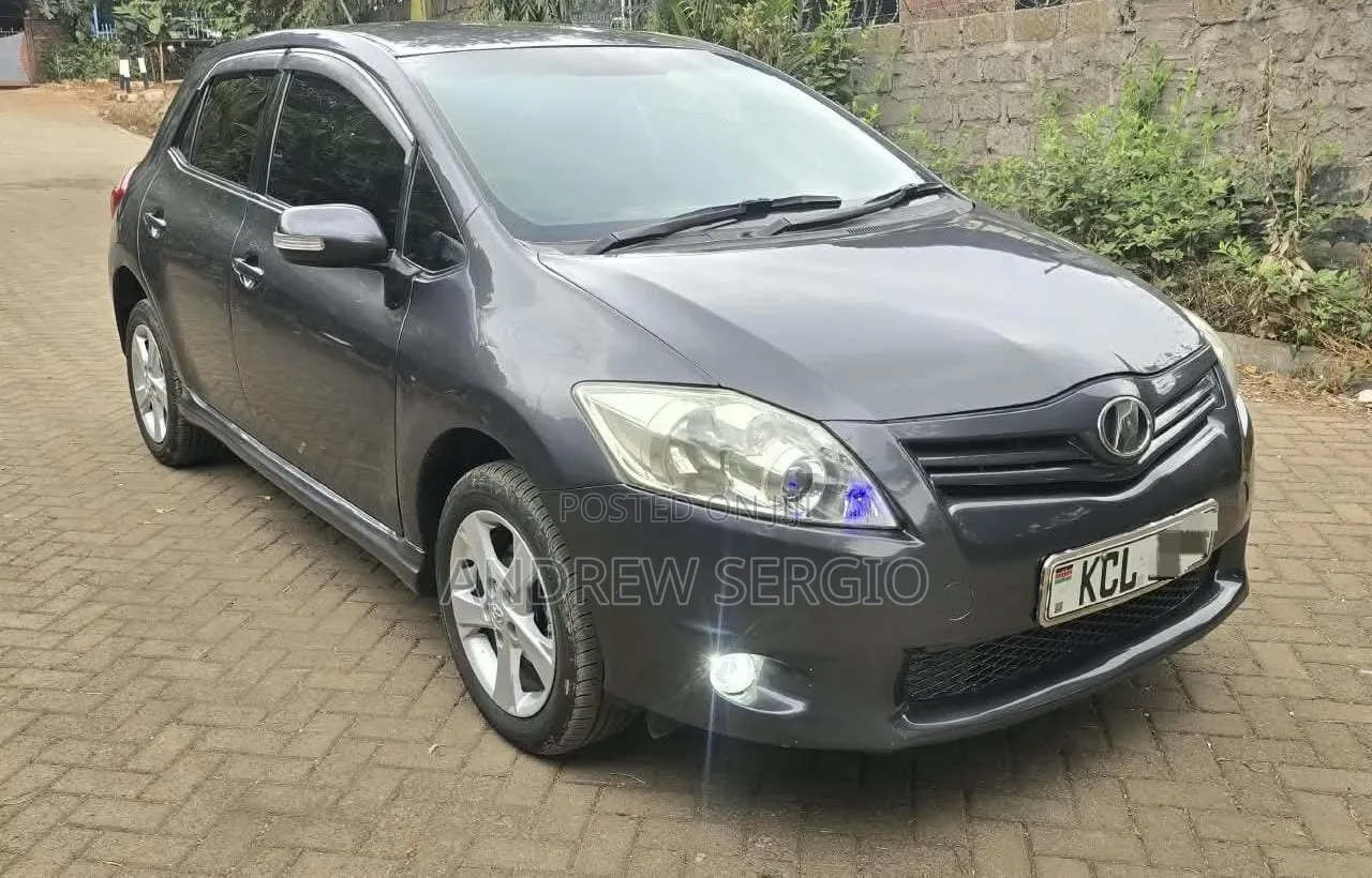 Toyota Auris 2010 Gray
