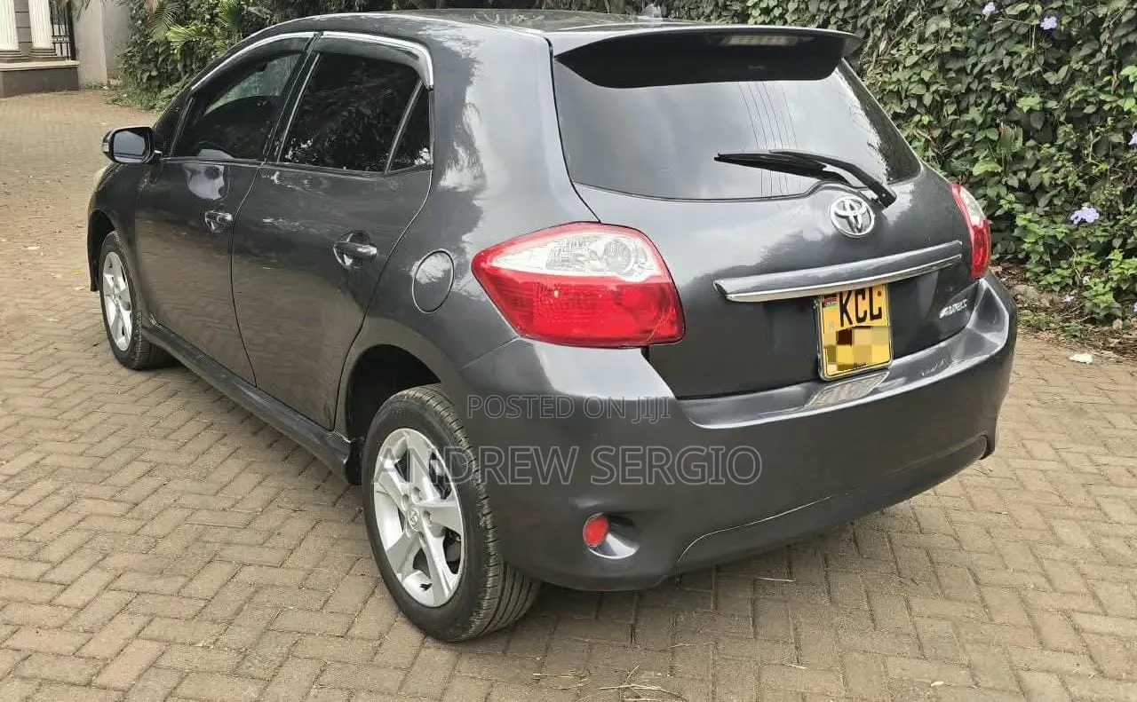 Toyota Auris 2010 Gray