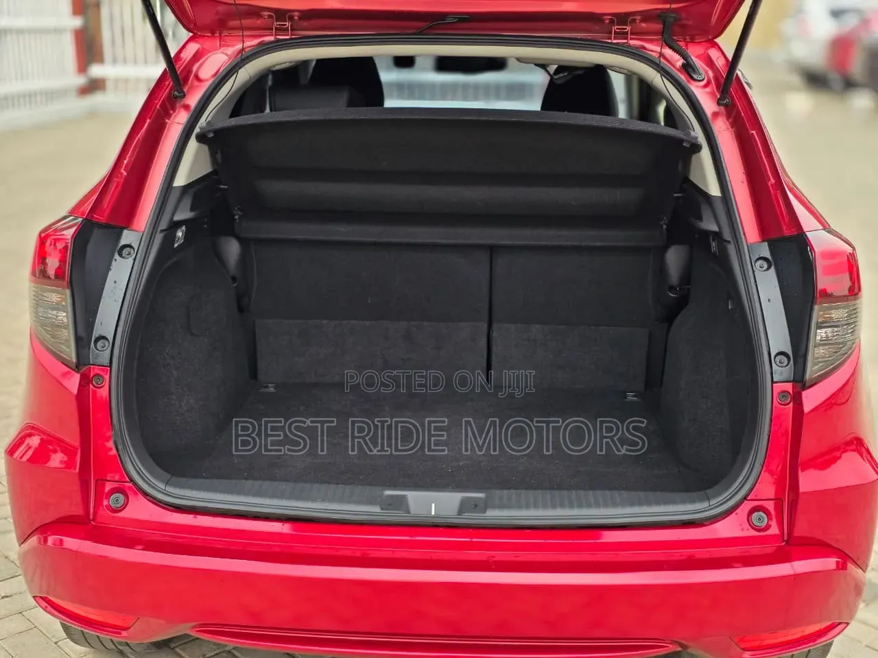 Honda Vezel 1.5 Hybrid 2WD 2018 Red
