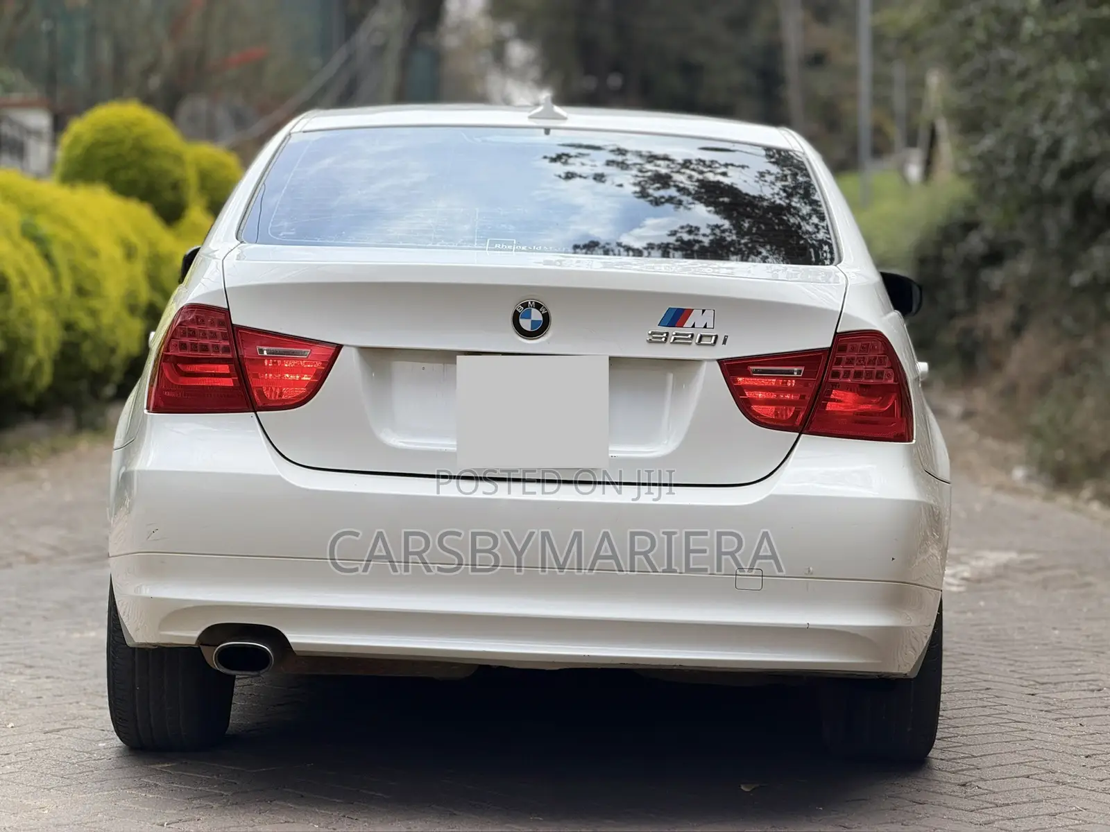 BMW 320i 2011 White