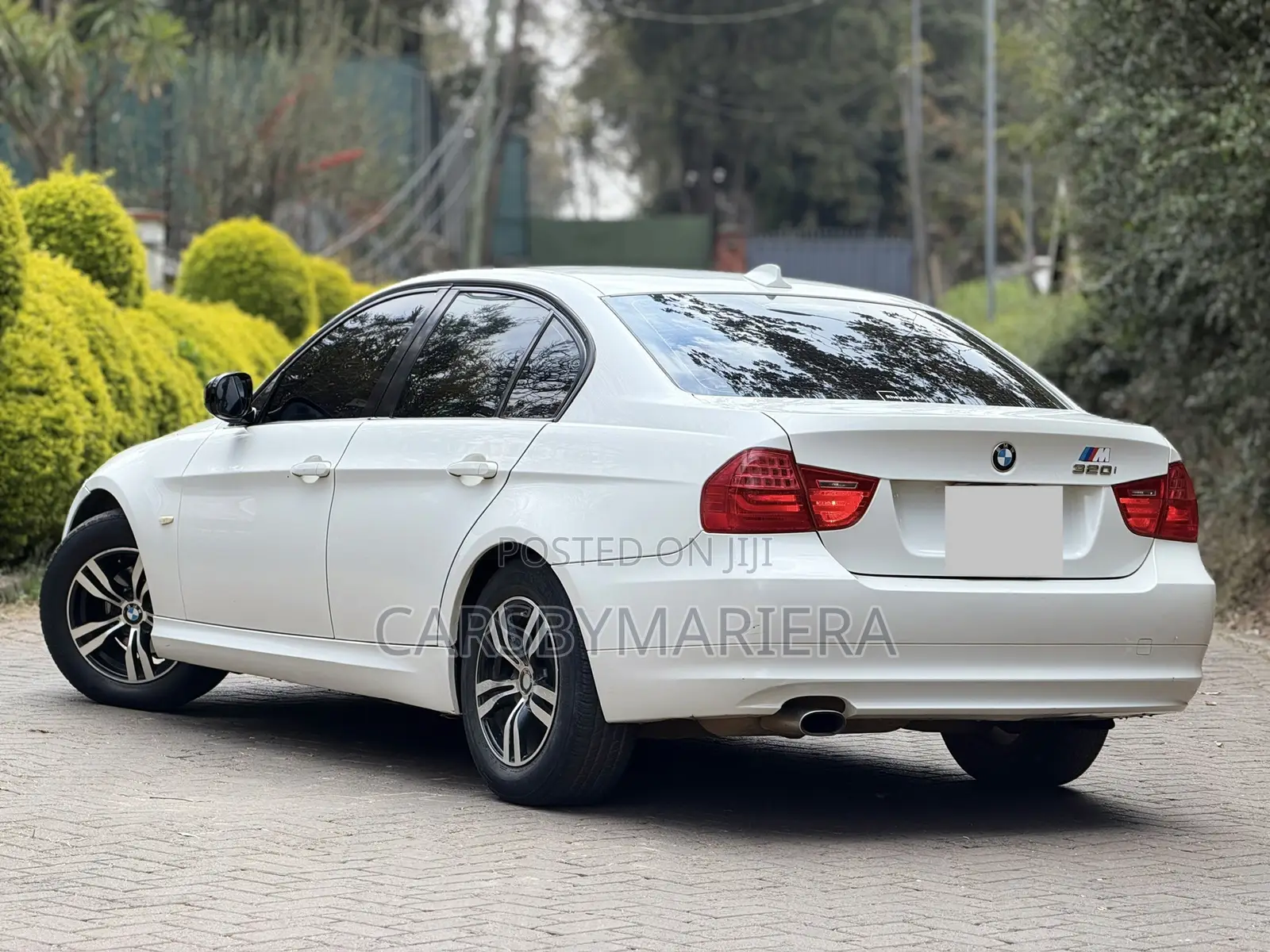 BMW 320i 2011 White