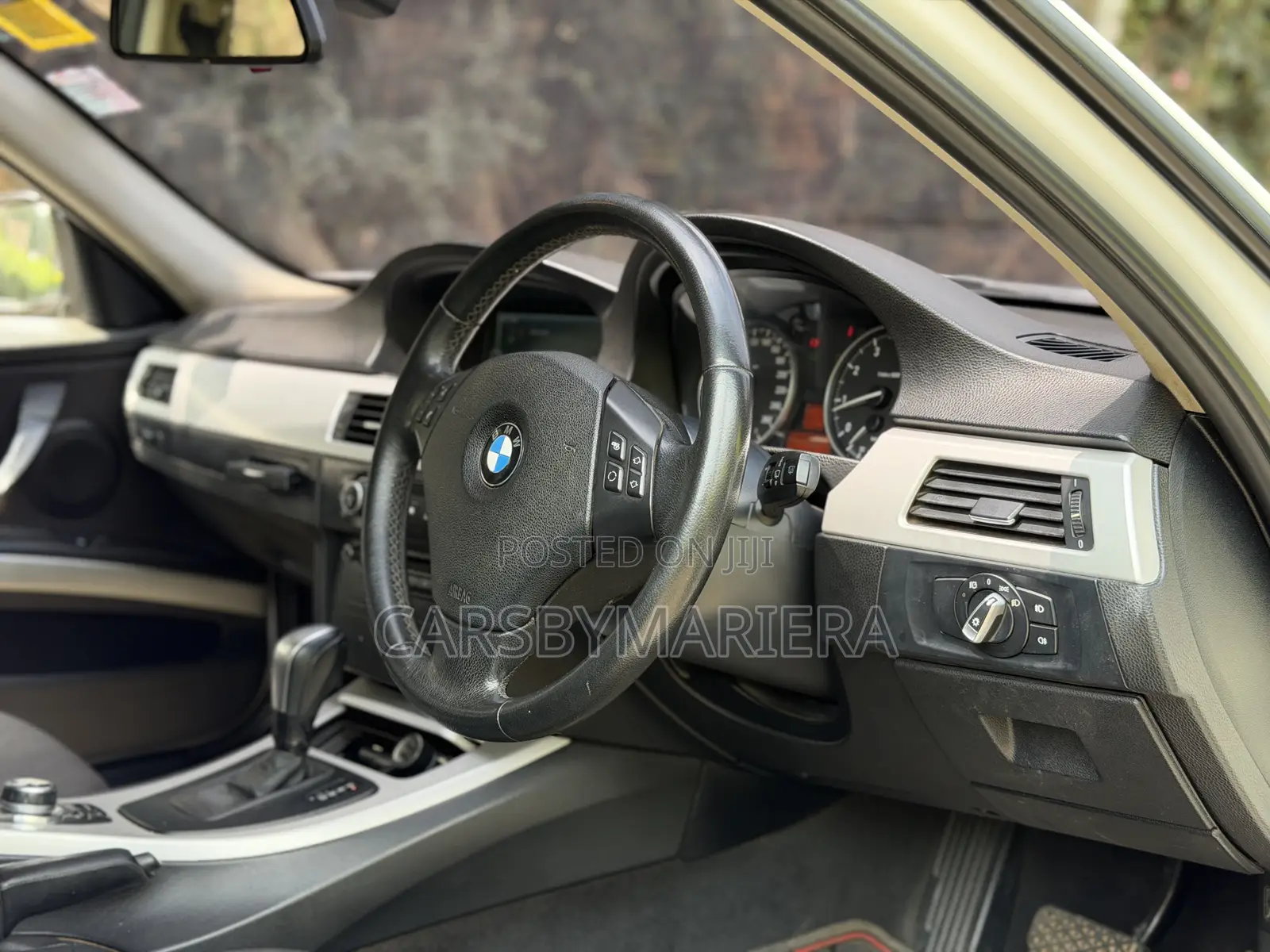 BMW 320i 2011 White