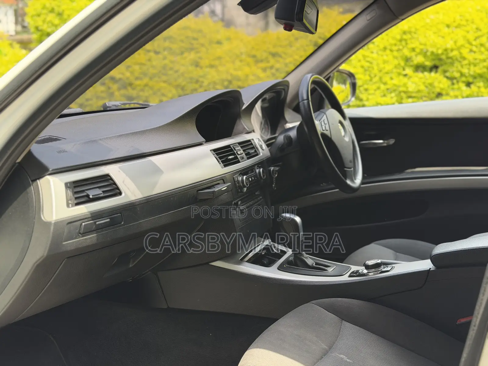 BMW 320i 2011 White