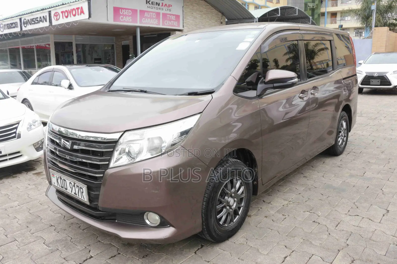 Toyota Noah 2014 Brown
