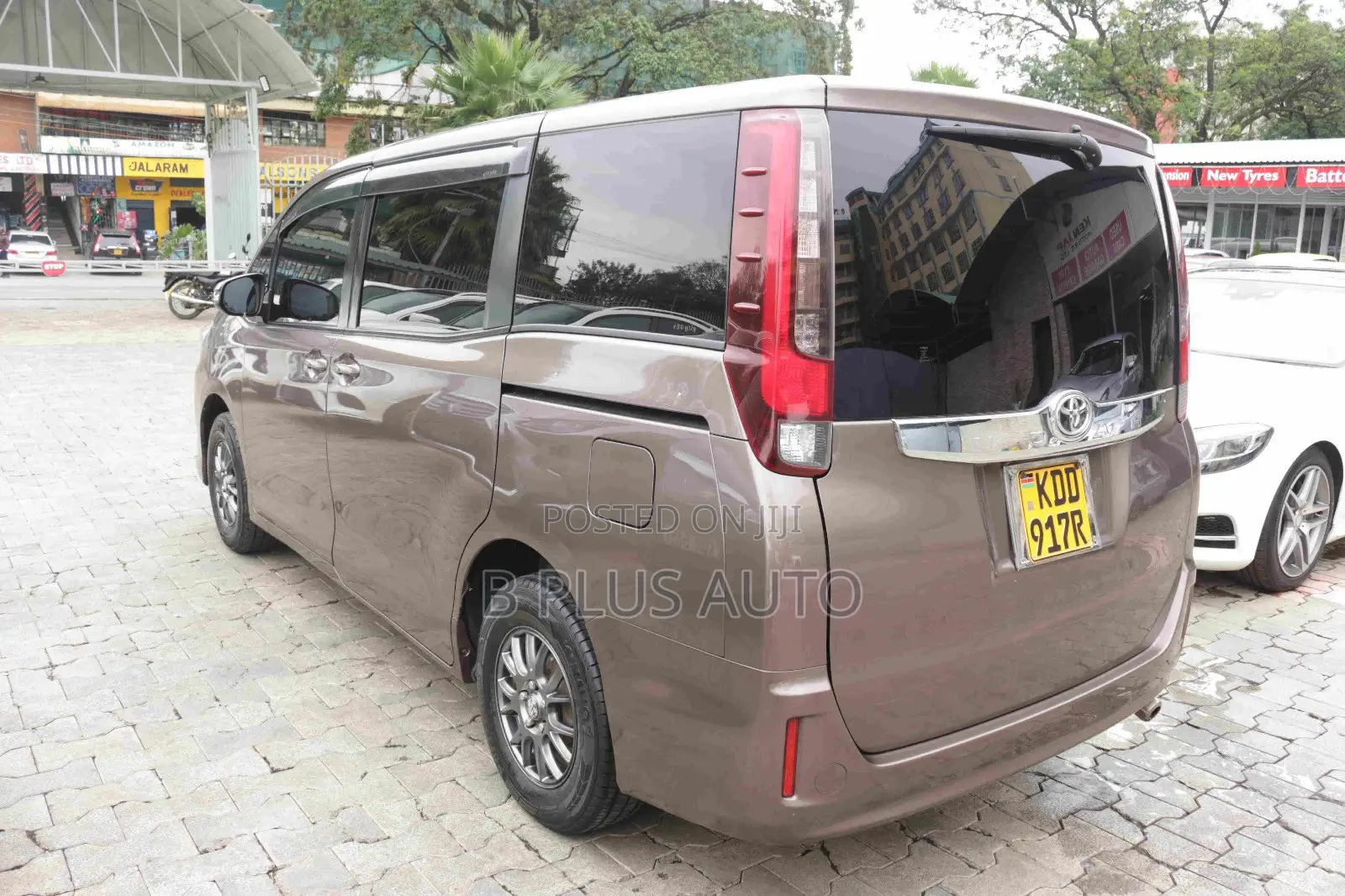 Toyota Noah 2014 Brown