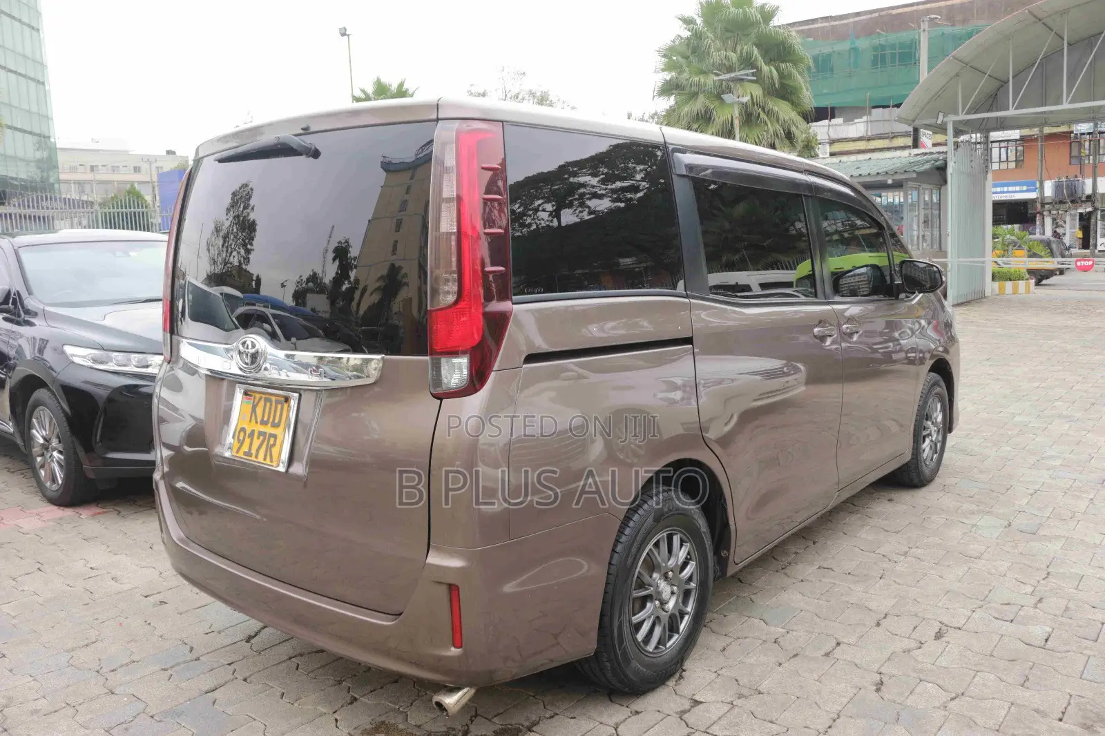 Toyota Noah 2014 Brown