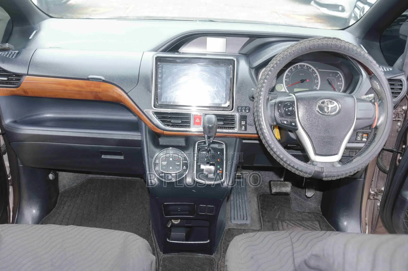 Toyota Noah 2014 Brown